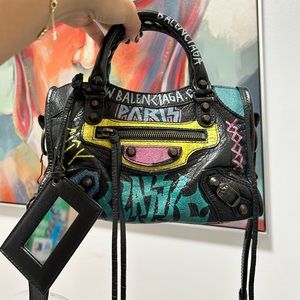 Agneau Graffiti All Over Classic Hardware Mini City Black Multicolor